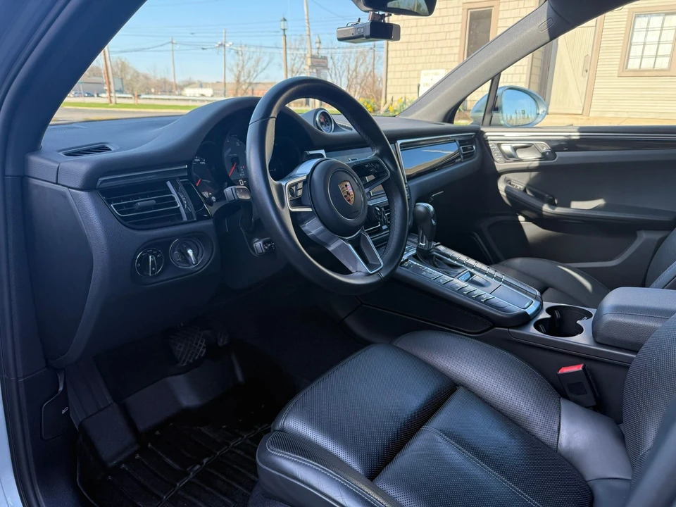 2020 Porsche Macan S - Image 16 of 26