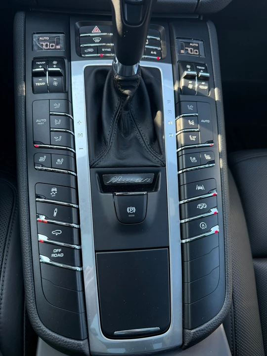 2020 Porsche Macan S - Image 19 of 26