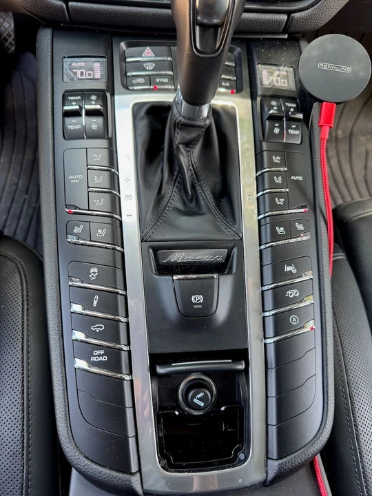 2020 Porsche Macan Turbo - Image 14 of 22