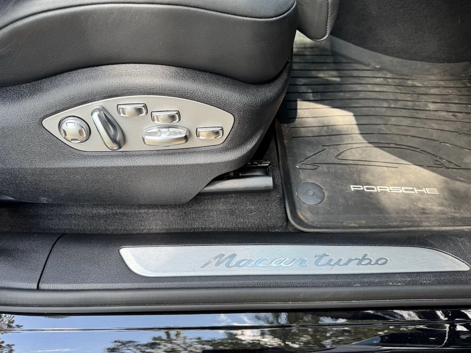 2020 Porsche Macan Turbo - Image 21 of 22