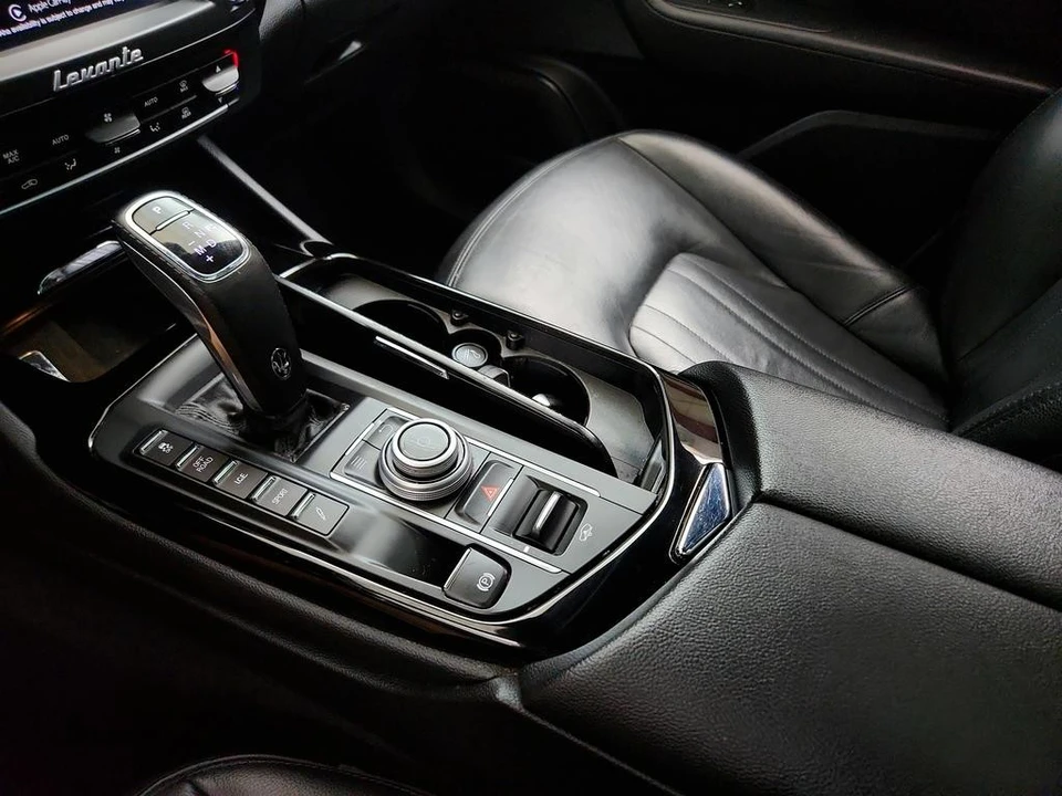 2020 Maserati Levante - Image 19 of 31