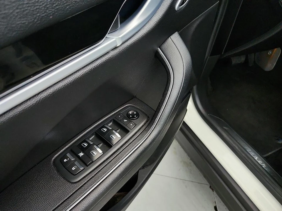 2020 Maserati Levante - Image 23 of 31