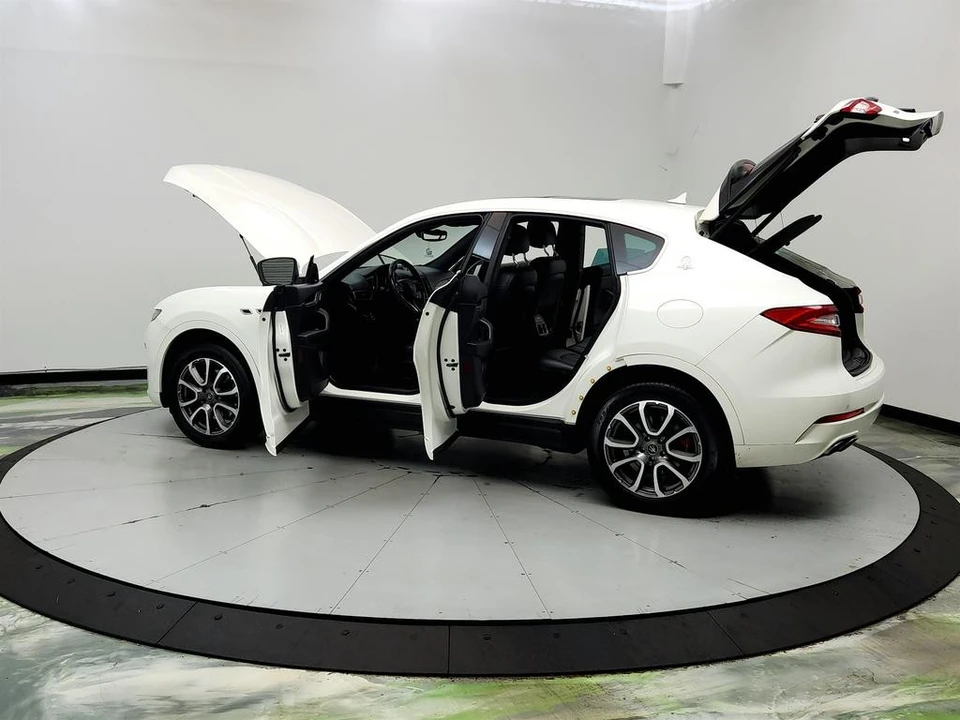 2020 Maserati Levante - Image 12 of 31