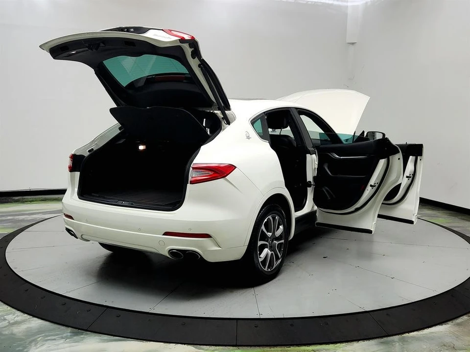 2020 Maserati Levante - Image 11 of 31