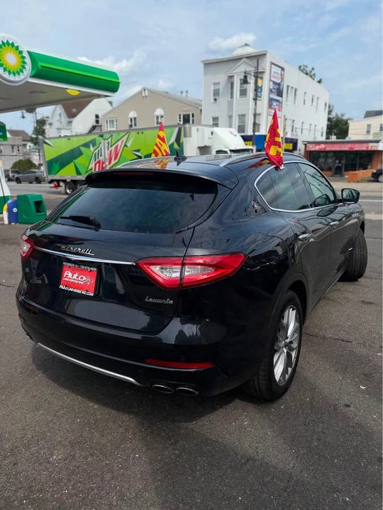 2020 Maserati Levante - Image 5 of 18