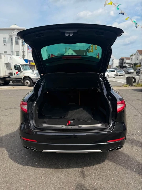 2020 Maserati Levante - Image 15 of 18