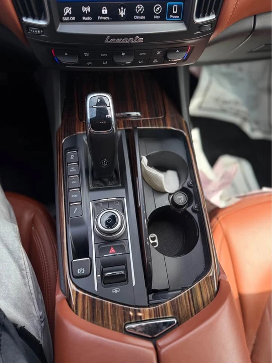 2020 Maserati Levante - Image 17 of 18