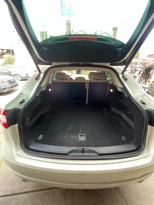 2020 Maserati Levante - Image 5 of 12