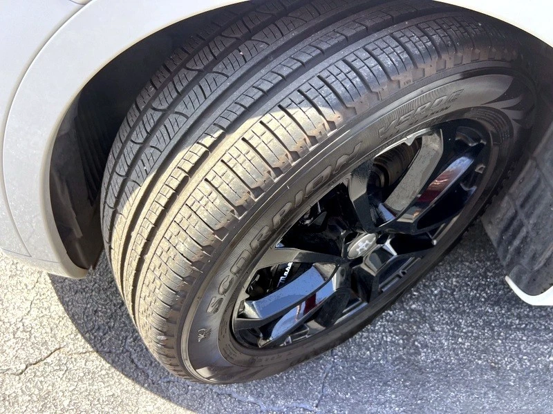 2020 Maserati Levante - Image 27 of 30