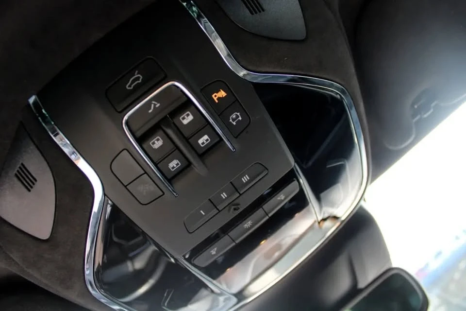 2020 Maserati Levante - Image 11 of 17