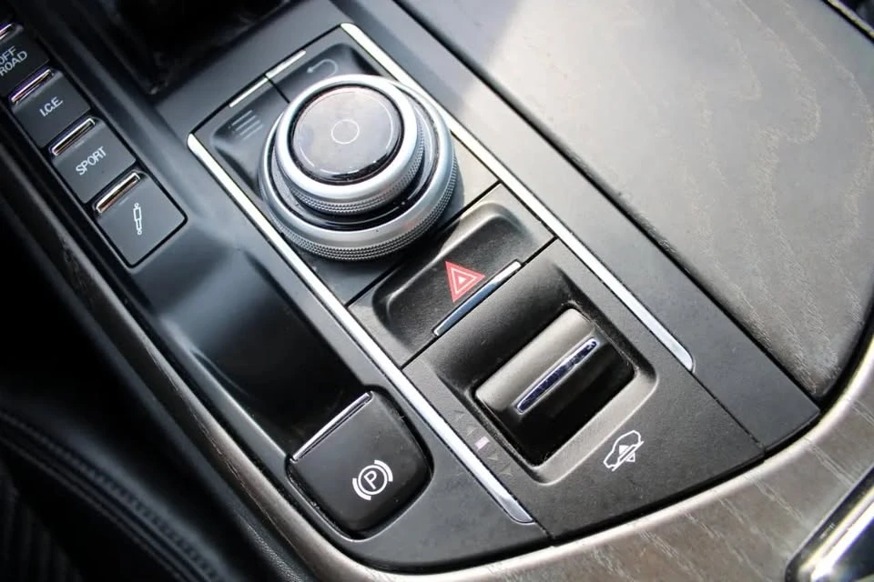 2020 Maserati Levante - Image 13 of 17