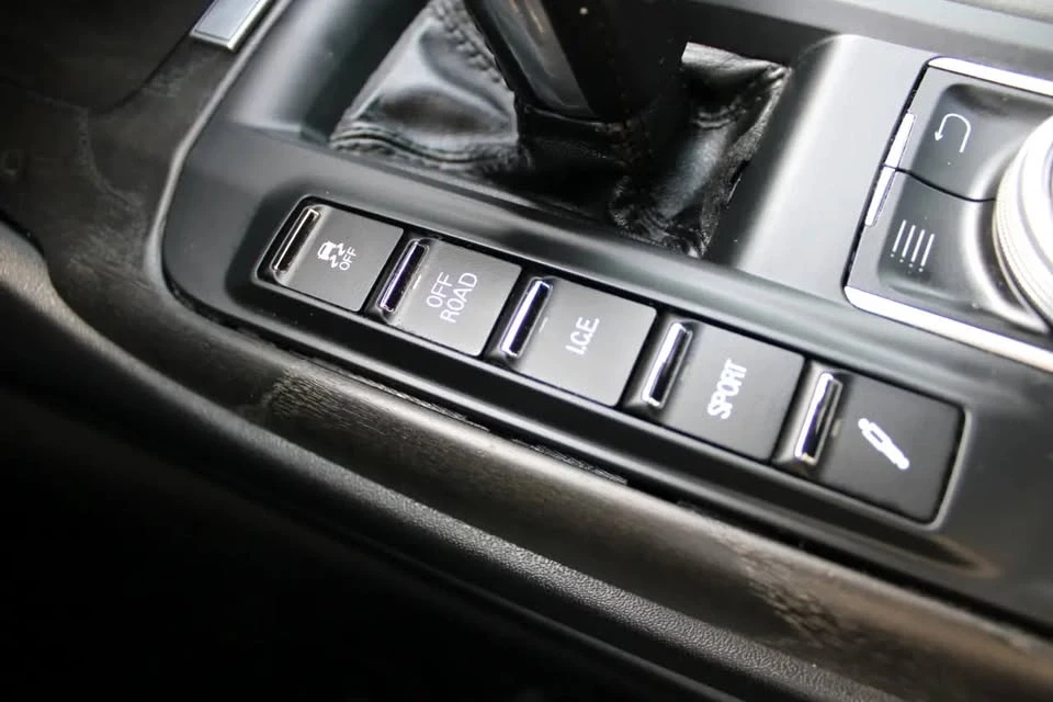 2020 Maserati Levante - Image 14 of 17