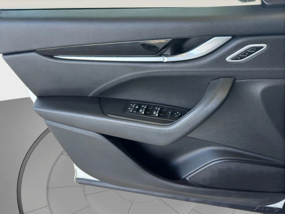 2020 Maserati Levante - Image 13 of 21