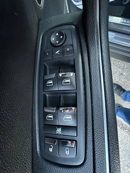 2020 Maserati Levante - Image 13 of 20