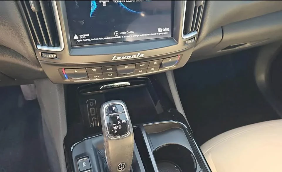 2020 Maserati Levante - Image 8 of 10
