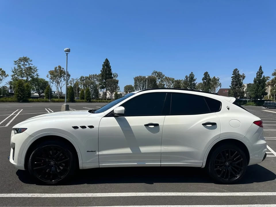 2020 Maserati Levante - Image 2 of 11