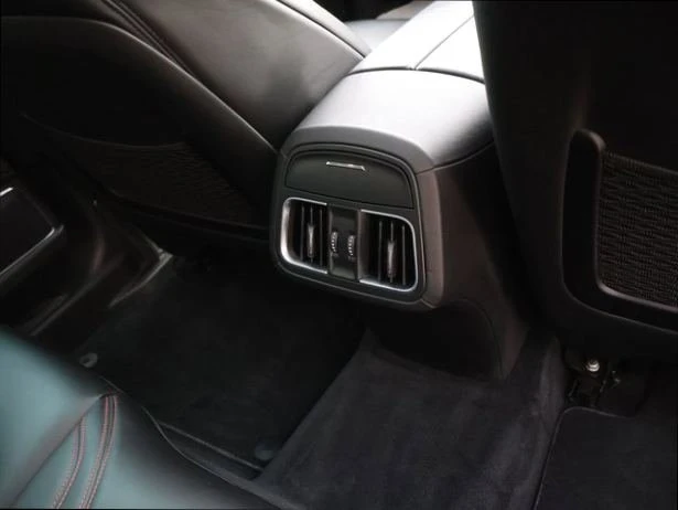 2020 Maserati Levante - Image 16 of 19