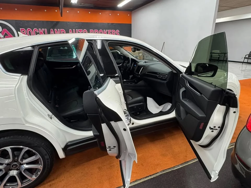2020 Maserati Levante - Image 8 of 17