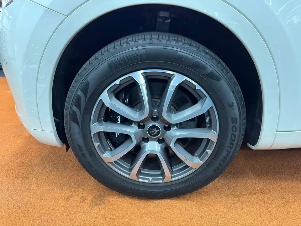 2020 Maserati Levante - Image 16 of 17