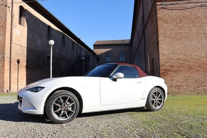 2020 Mazda ND MX-5 Miata - Image 4 of 11