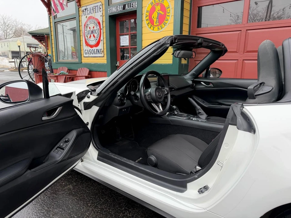 2020 Mazda ND MX-5 Miata - Image 18 of 21