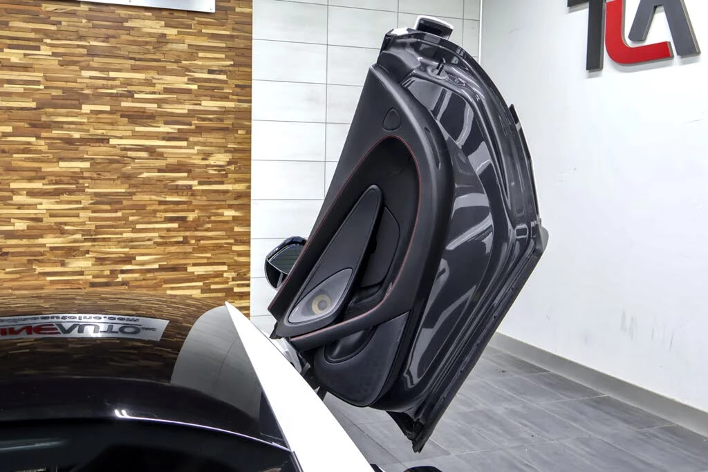 2020 McLaren 570S - Image 29 of 31