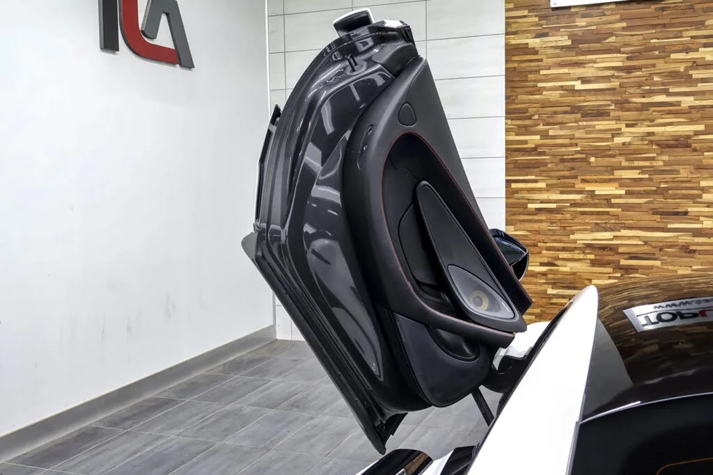 2020 McLaren 570S - Image 28 of 31