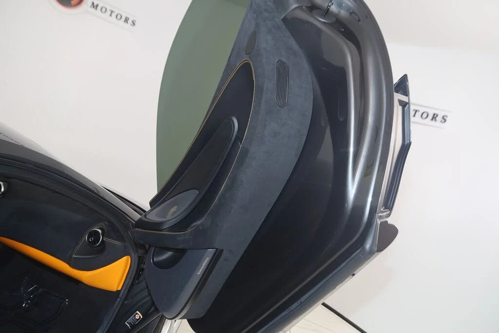2020 McLaren 570S - Image 18 of 31