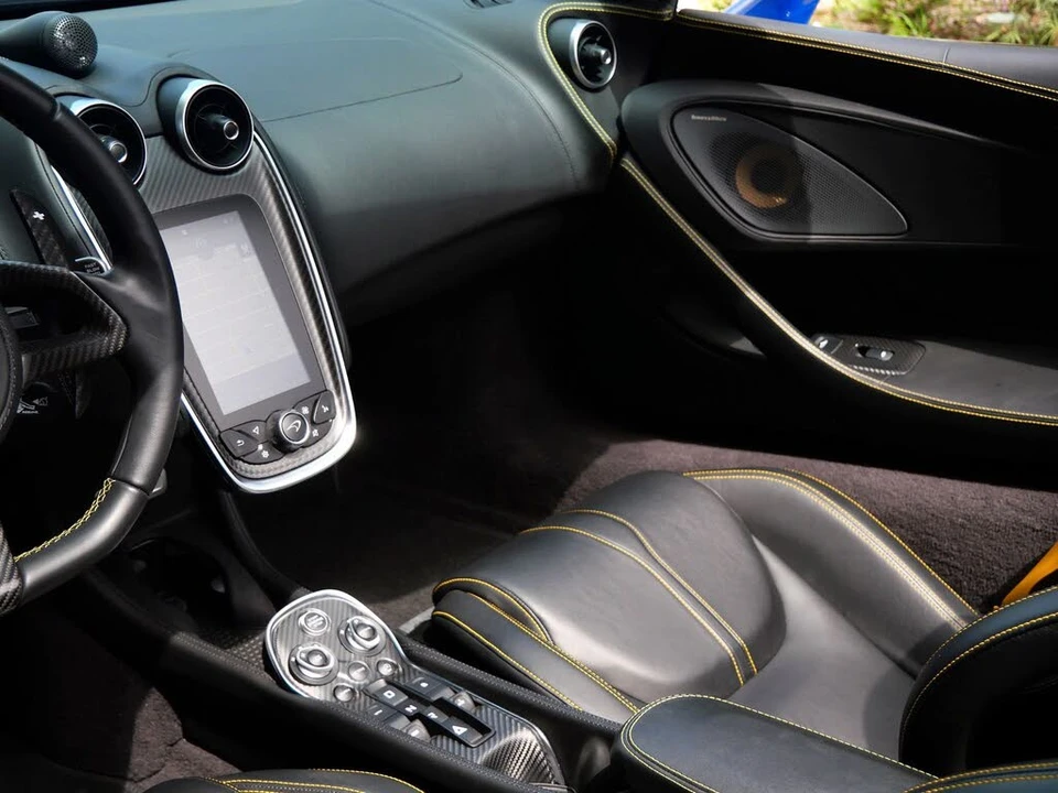 2020 McLaren 570S - Image 19 of 25