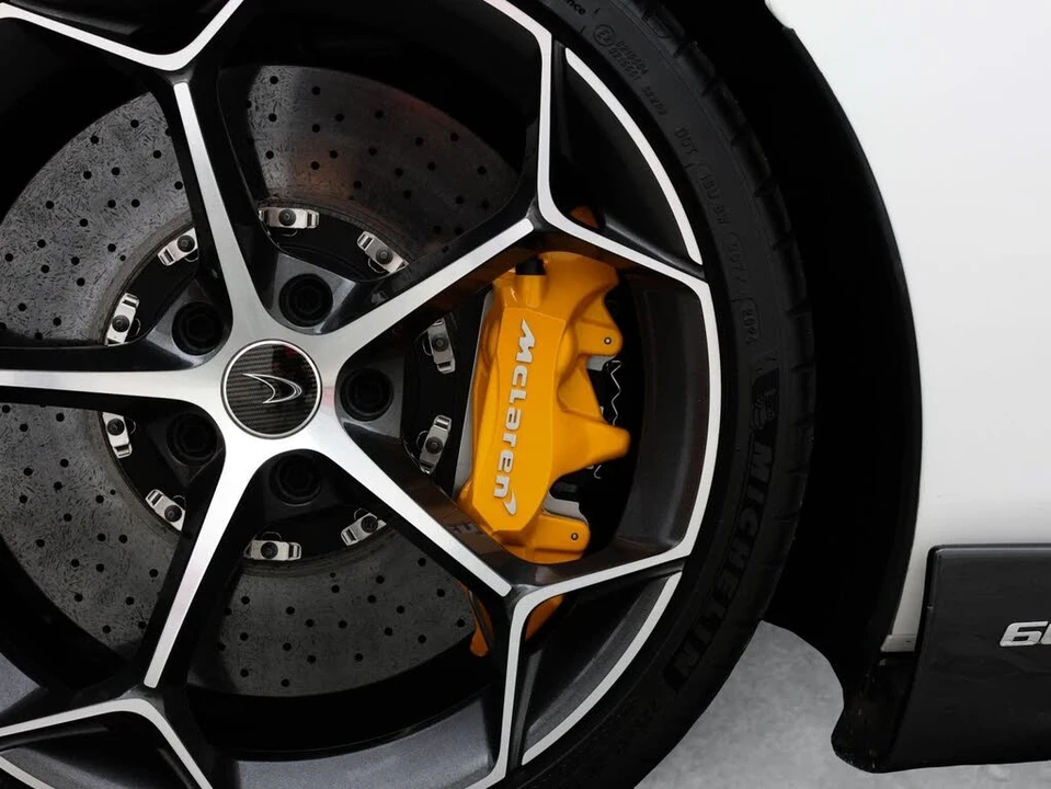 2020 McLaren 600LT Spider - Image 19 of 31