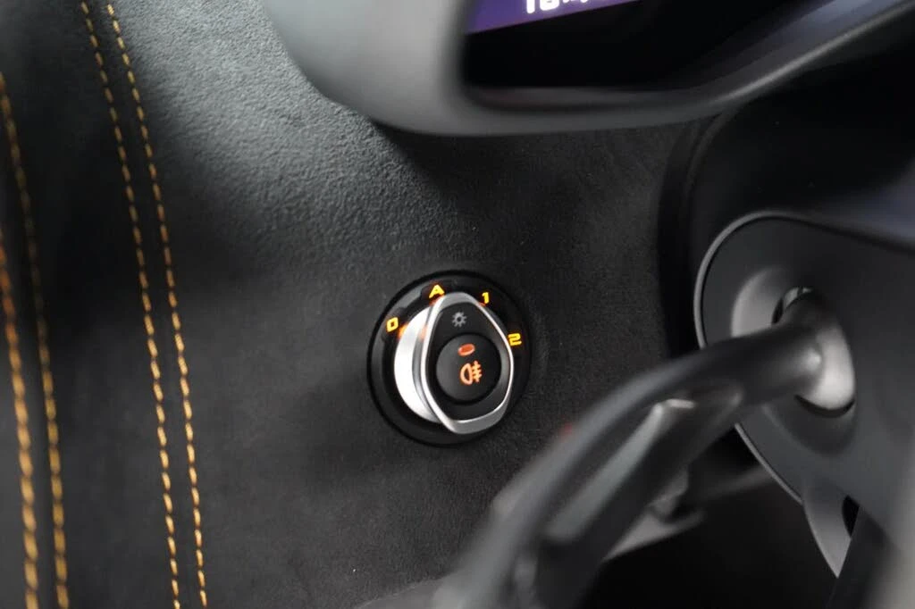 2020 McLaren 600LT Spider - Image 25 of 29