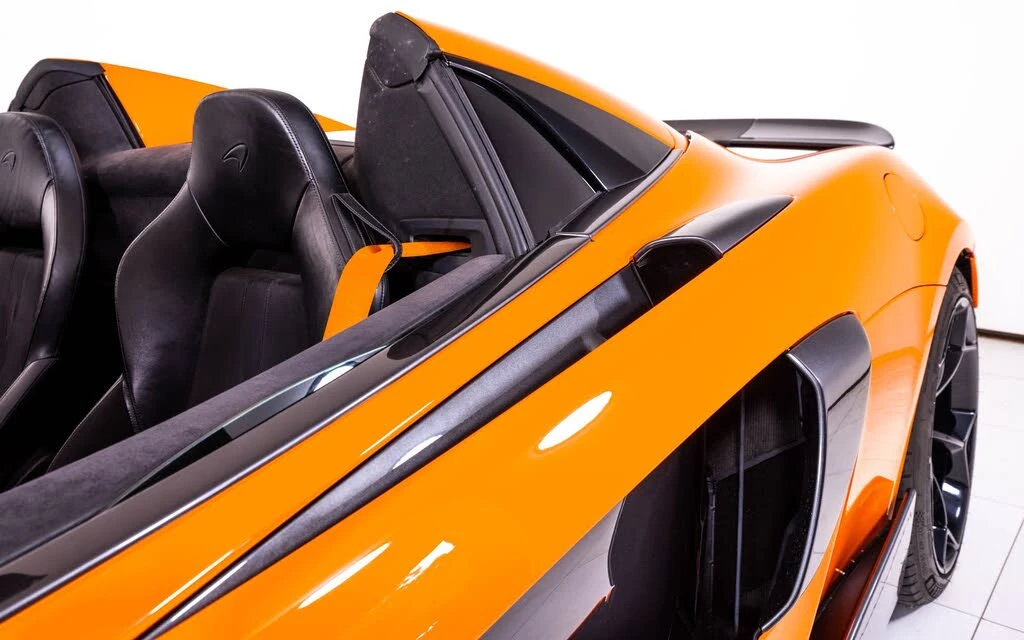 2020 McLaren 600LT Spider - Image 17 of 27