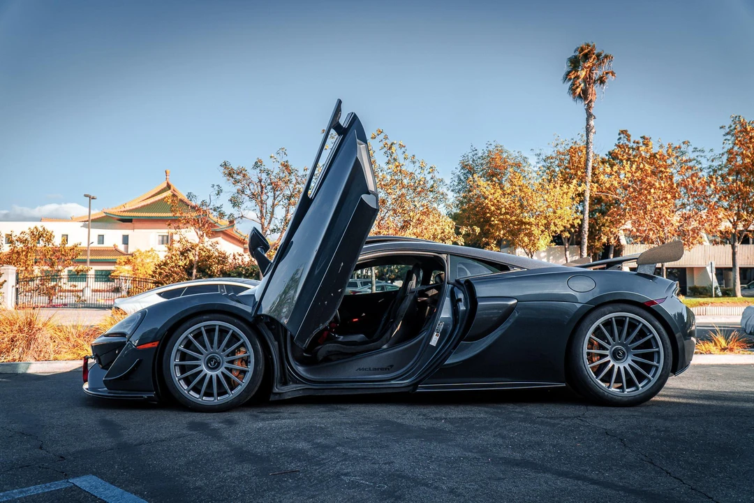 2020 McLaren 620R - Image 11 of 31