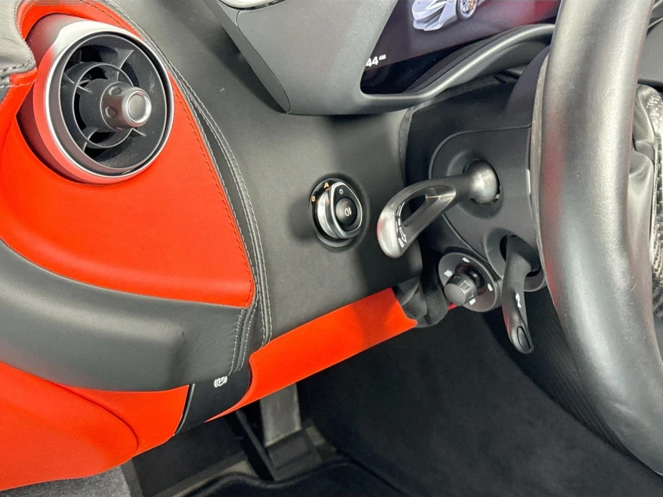 2020 McLaren 675LT - Image 13 of 31