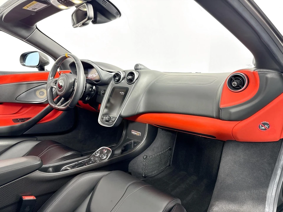 2020 McLaren 675LT - Image 28 of 31