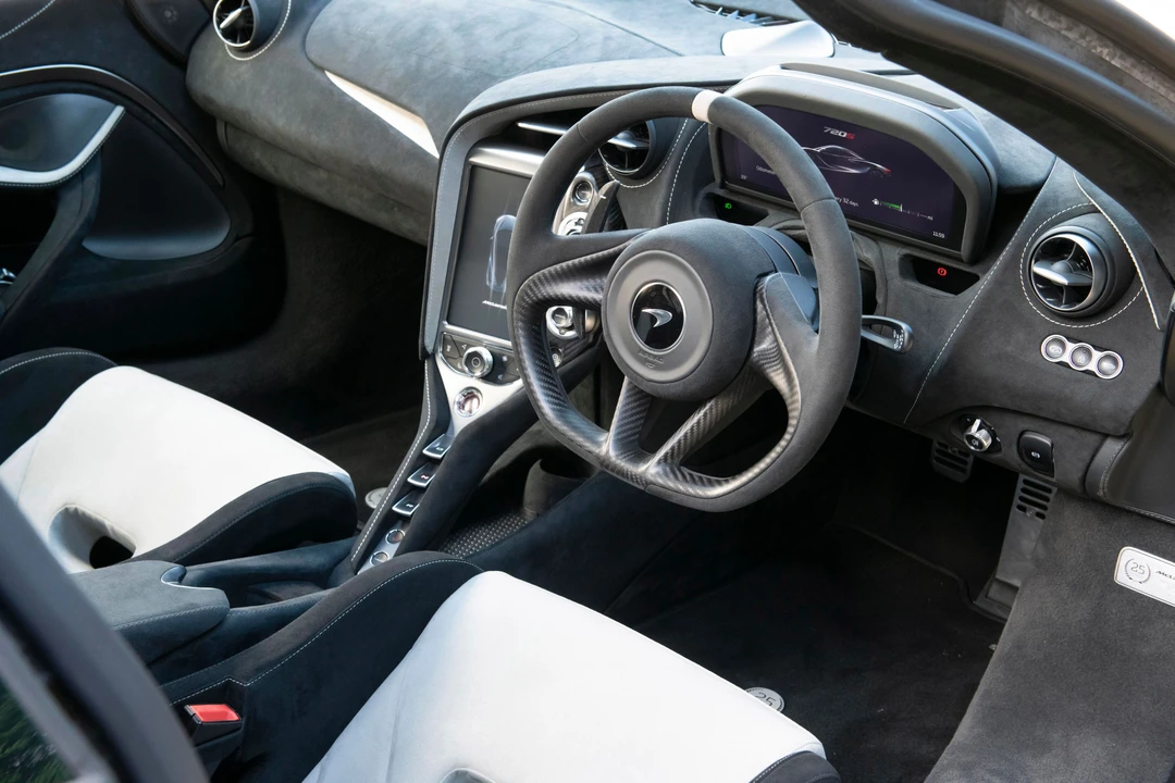 2020 McLaren 720S - Image 18 of 31