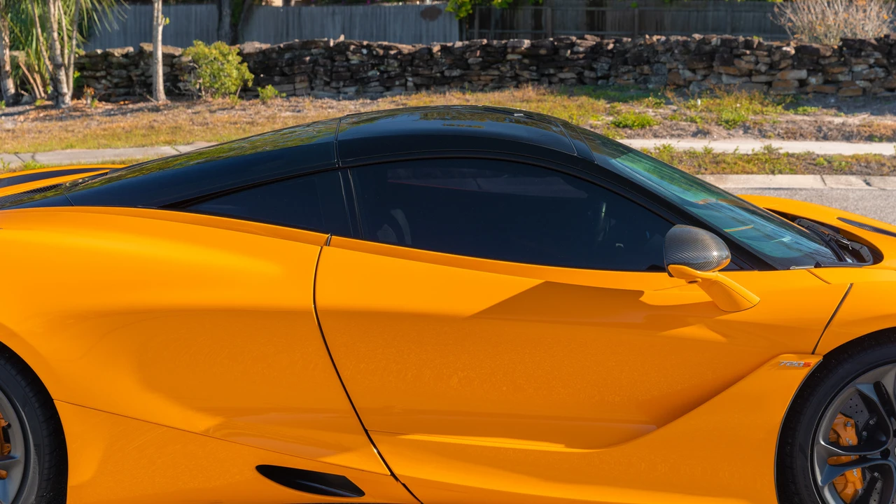 2020 McLaren 720S - Image 14 of 31