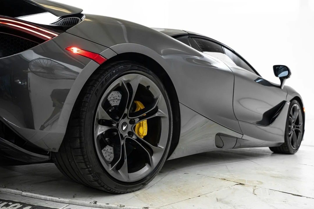 2020 McLaren 720S - Image 17 of 31