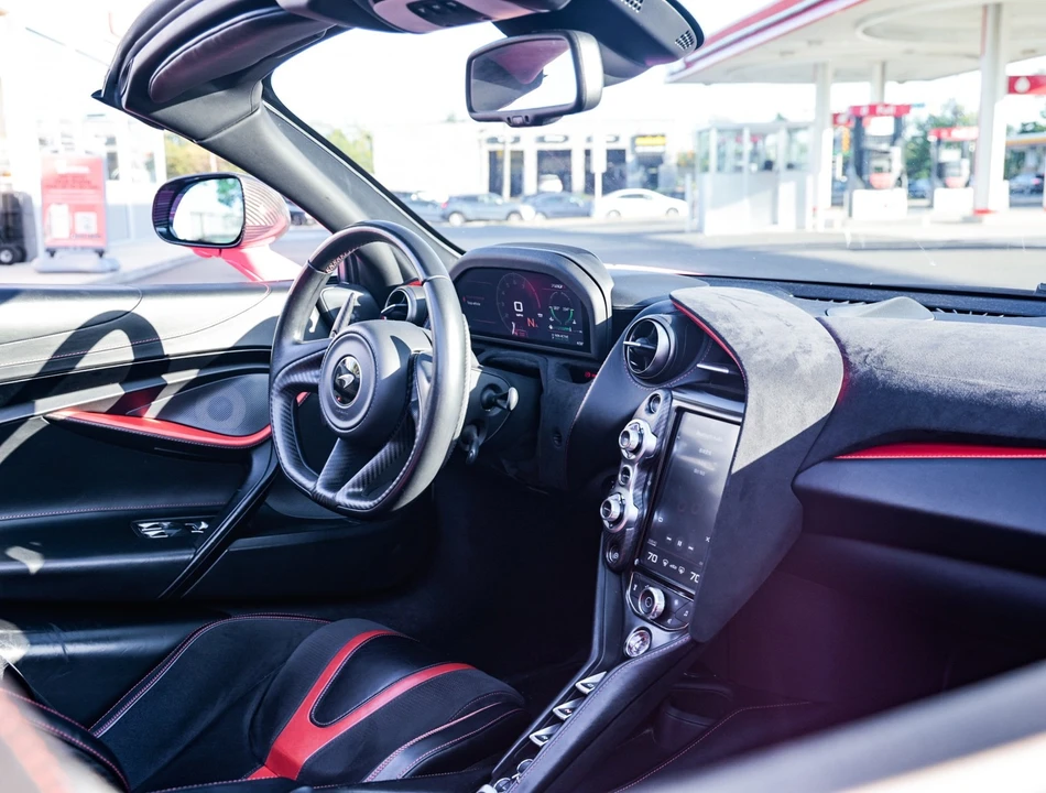 2020 McLaren 720S - Image 14 of 31