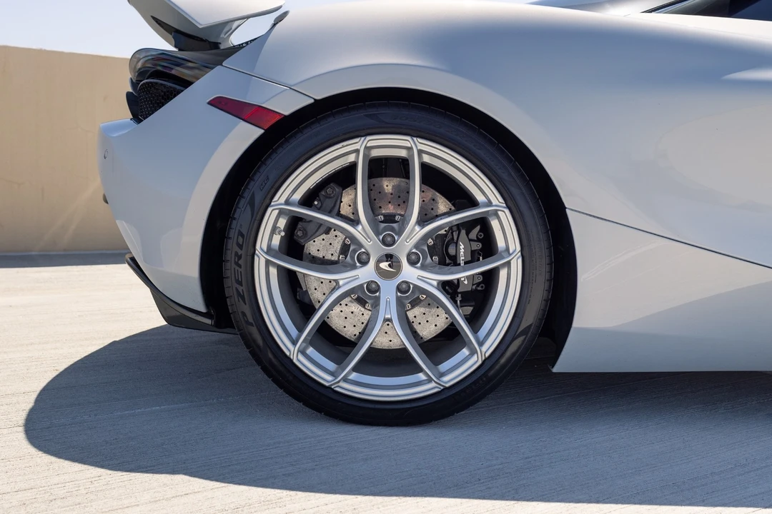 2020 McLaren 720S - Image 21 of 31
