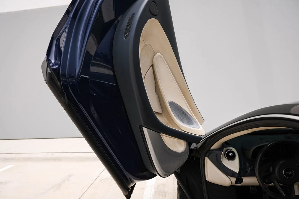 2020 McLaren GT - Image 17 of 31