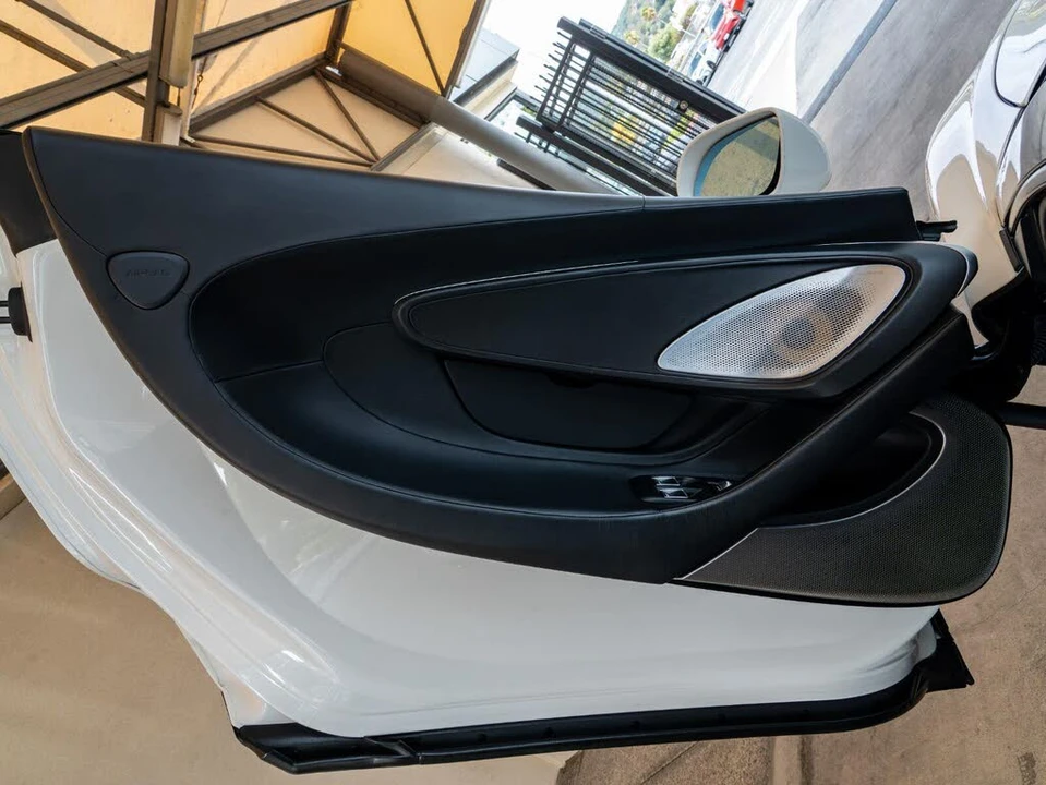 2020 McLaren GT - Image 14 of 27