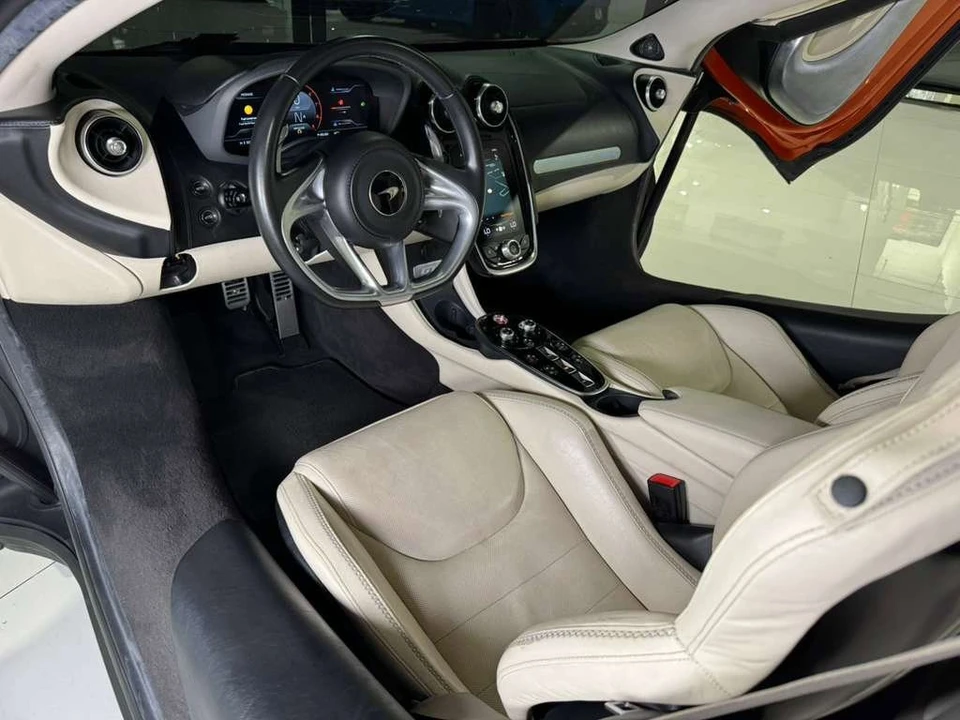 2020 McLaren GT - Image 17 of 21