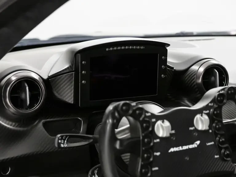 2020 McLaren Senna - Image 17 of 31