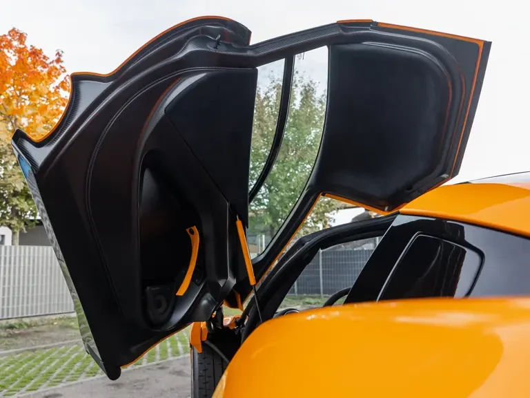2020 McLaren Senna - Image 12 of 31