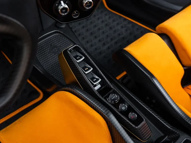 2020 McLaren Senna - Image 19 of 31