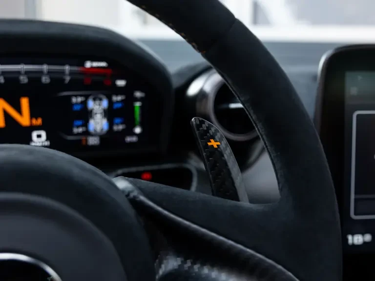 2020 McLaren Senna - Image 16 of 31