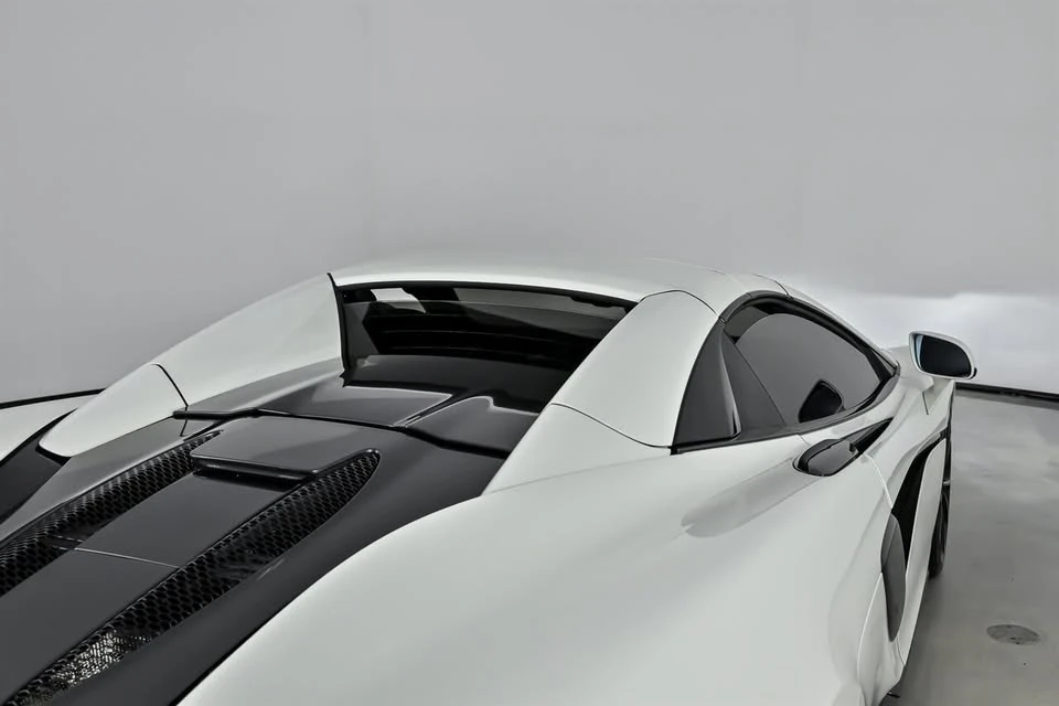 2020 McLaren 570S - Image 17 of 20