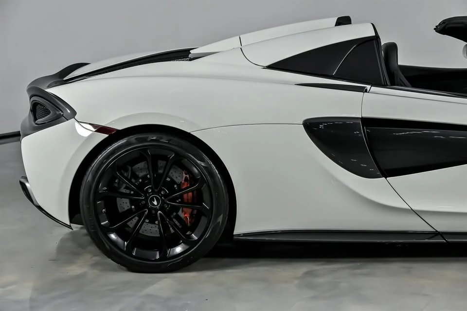 2020 McLaren 570S - Image 13 of 20