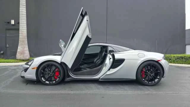 2020 McLaren 570S Spider - Image 2 of 12